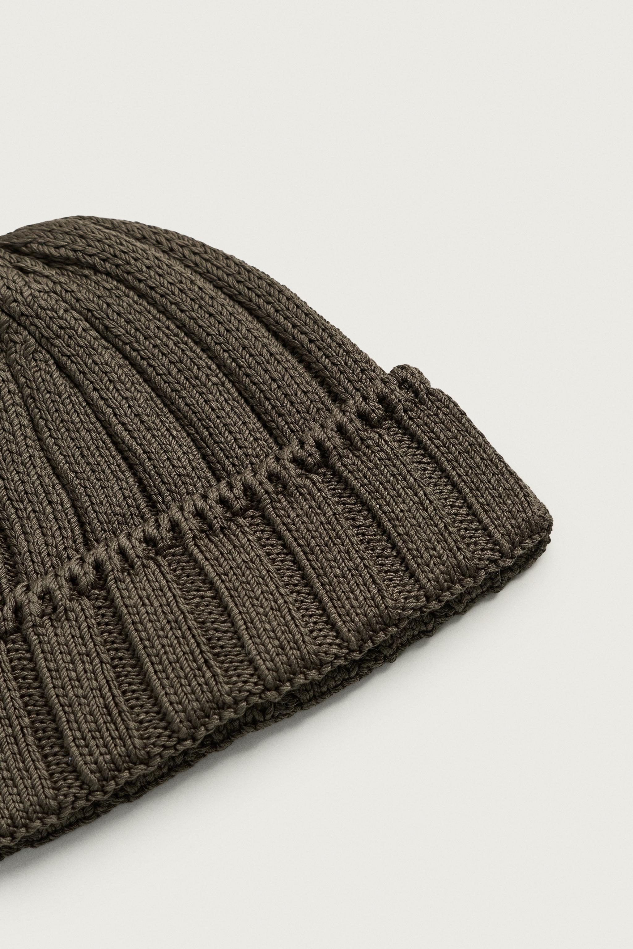 BONNET EN MAILLE CANNELÉE
